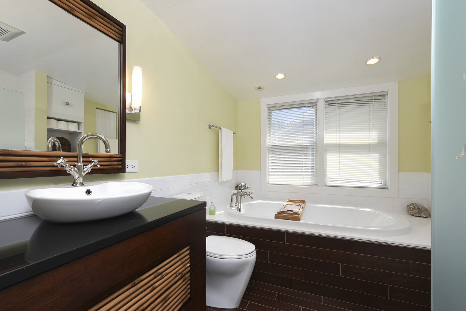 196 Waubansee Road Riverside, IL 60546 - Photo 36 of 43