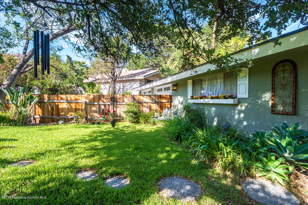 9624 Creemore Drive Tujunga, CA 91042 - Photo 46 of 56 a backyard of a house with lots of green space