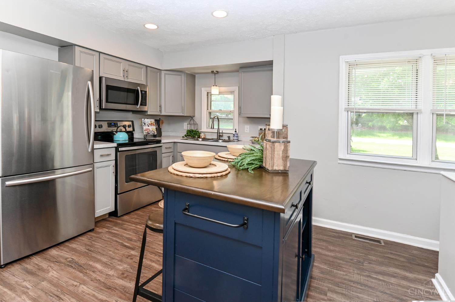 8252 Sibcy Road Maineville, OH 45039 - Photo 7 of 41