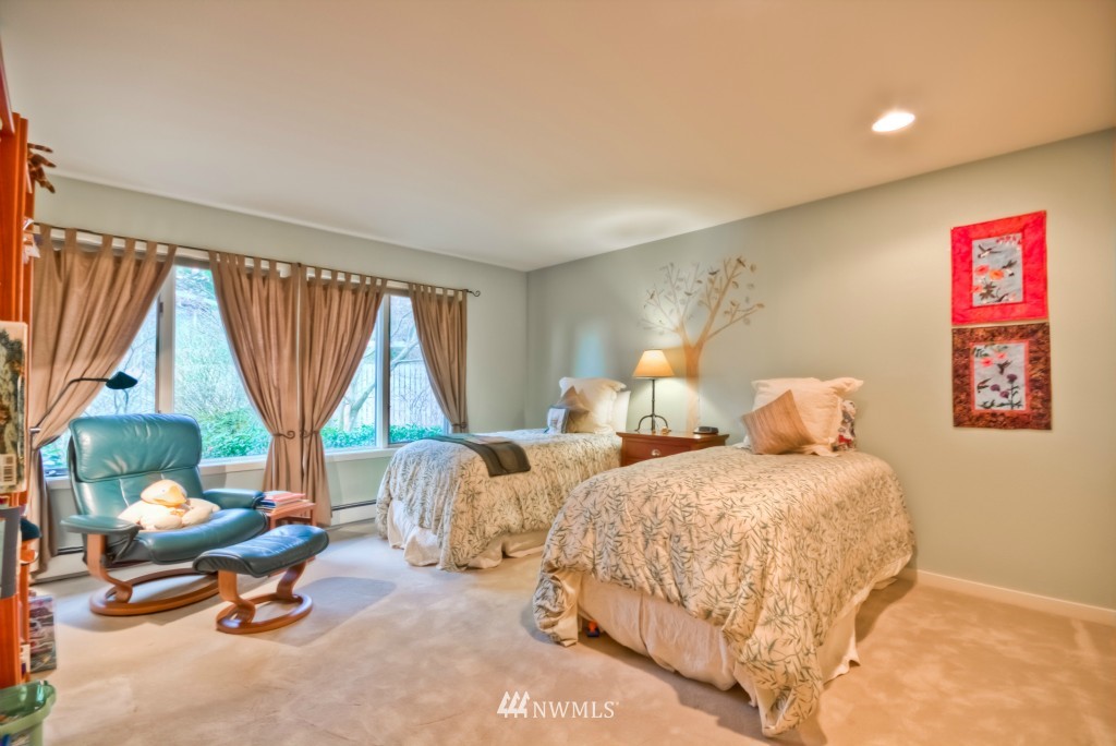 8235 Talbot Road Edmonds, WA 98026 - Photo 22 of 25