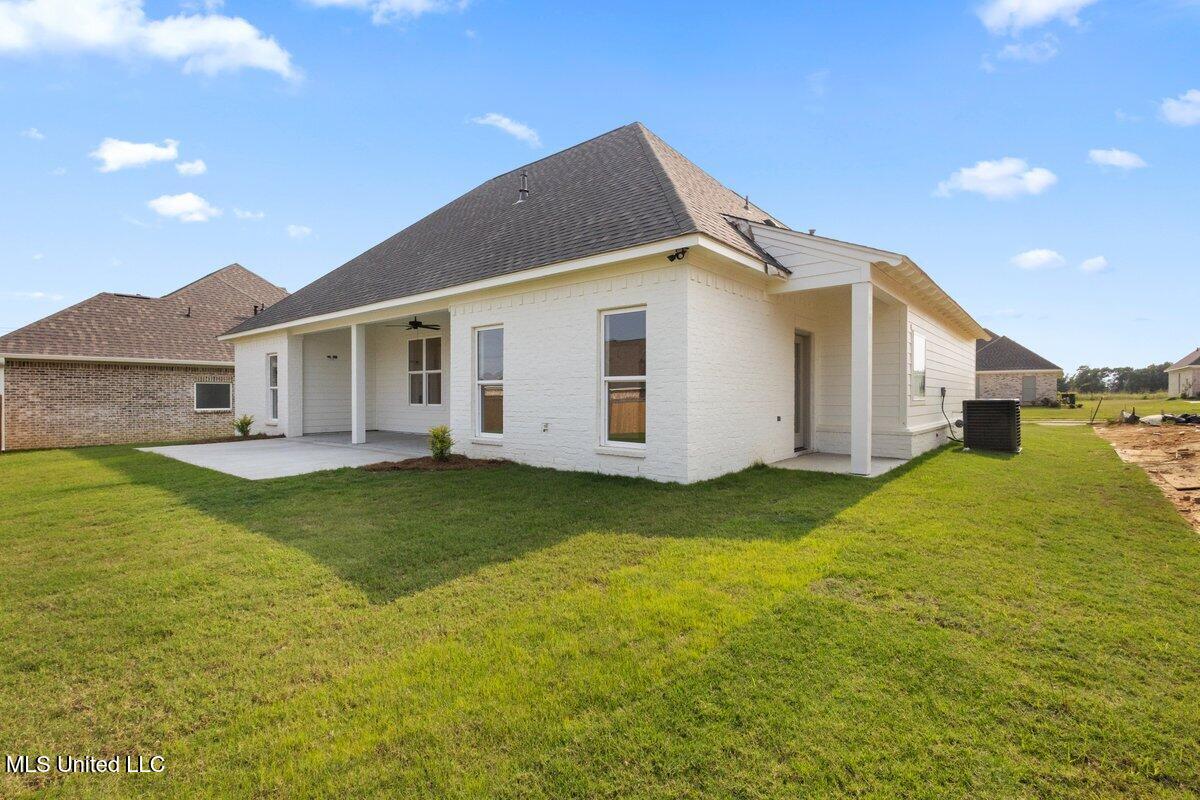 488 Aurora Circle Canton, MS 39046 - Photo 32 of 43 3HTP7206