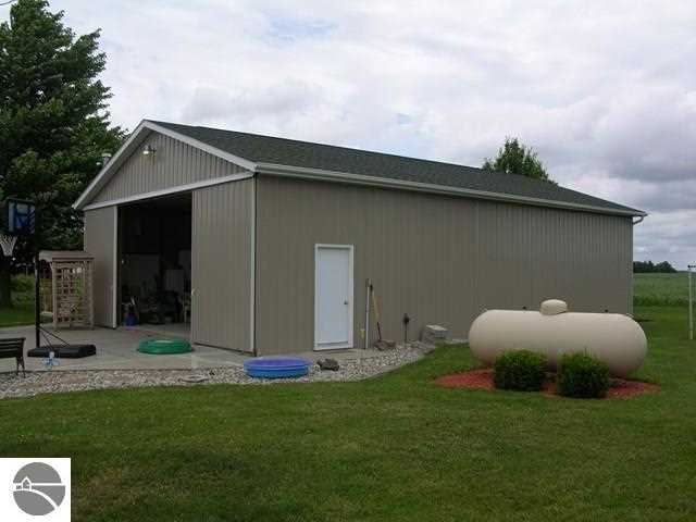 7943 South Summerton Road Shepherd, MI 48883 - Photo 6 of 32 1748067-5.JPG