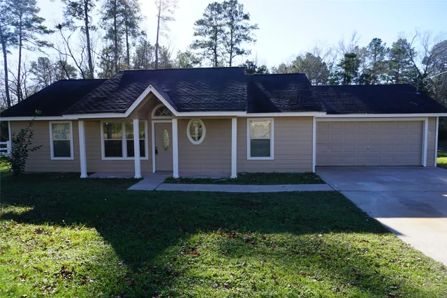 a view of a back yard of the house