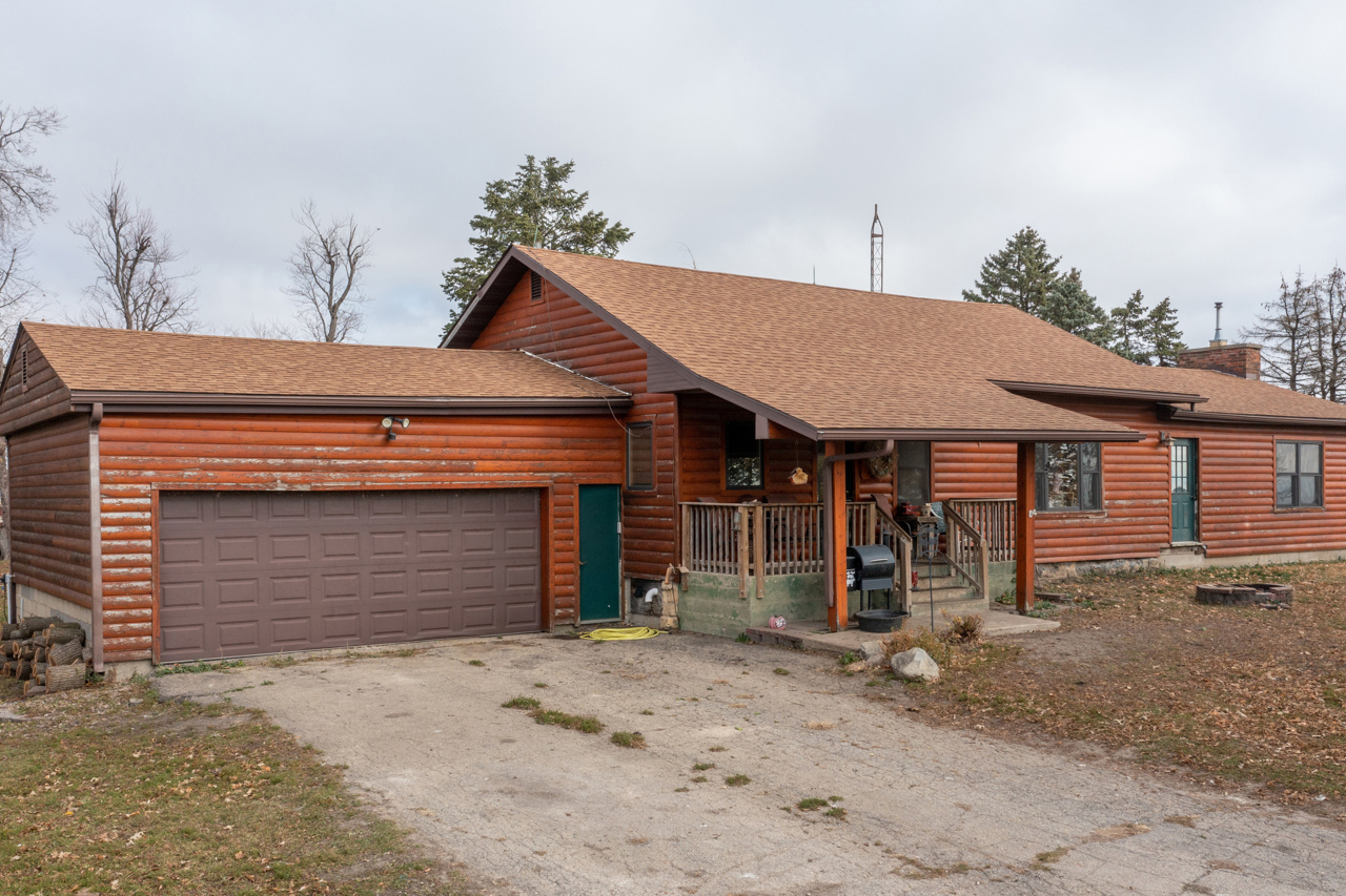 23087 Goelitz Road Malta, IL 60150 - Photo 2 of 34 a front view of a house