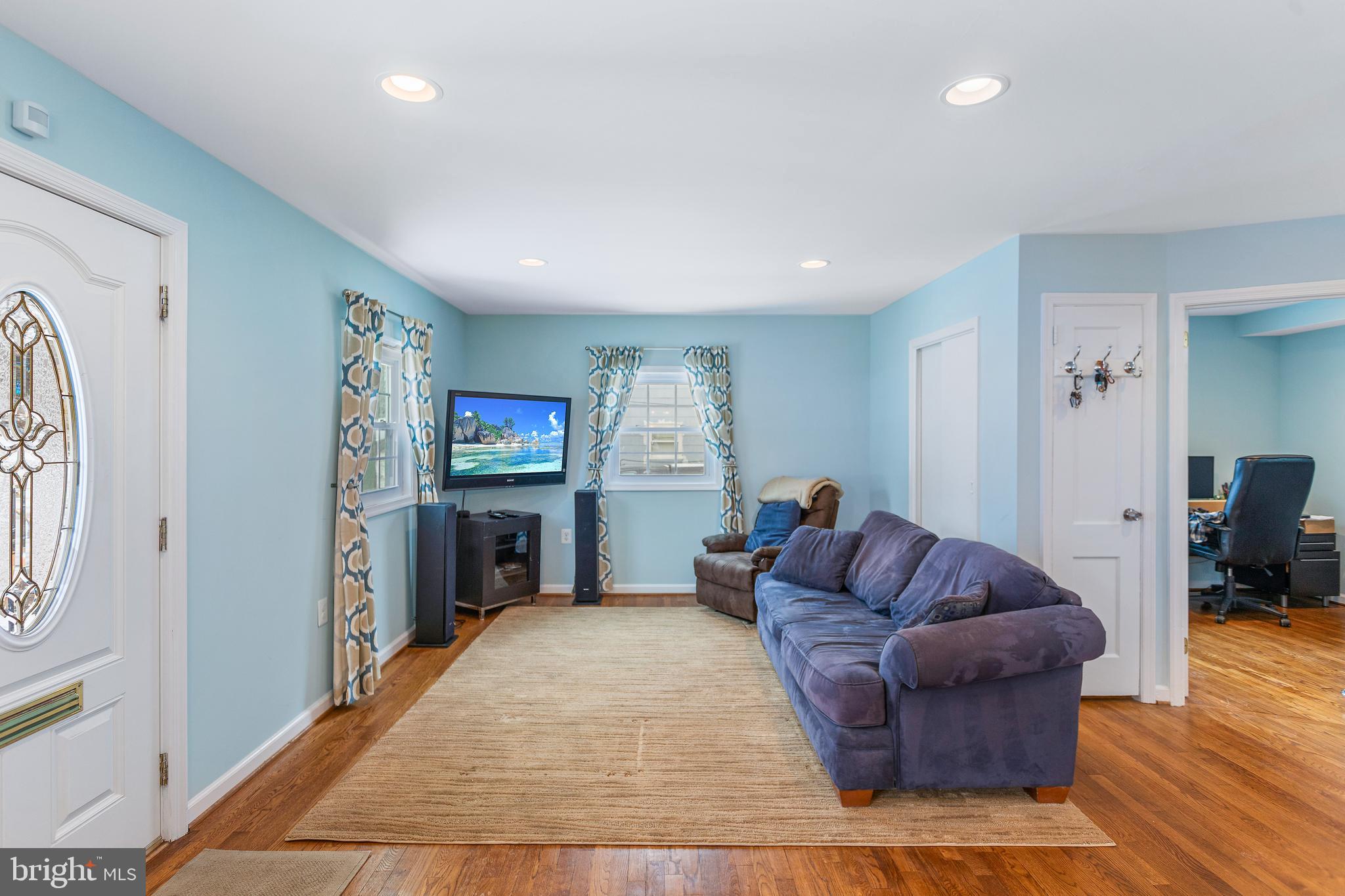 12300 Dewey Road Silver Spring, MD 20906 - Photo 6 of 53 Living Room