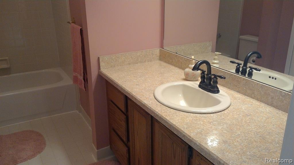 628 Tennyson Rochester Hills, MI 48307 - Photo 27 of 32