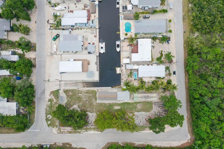 314 Loeb Avenue Key Largo, FL 33037 - Photo 25 of 28 an aerial view of residential houses with outdoor space