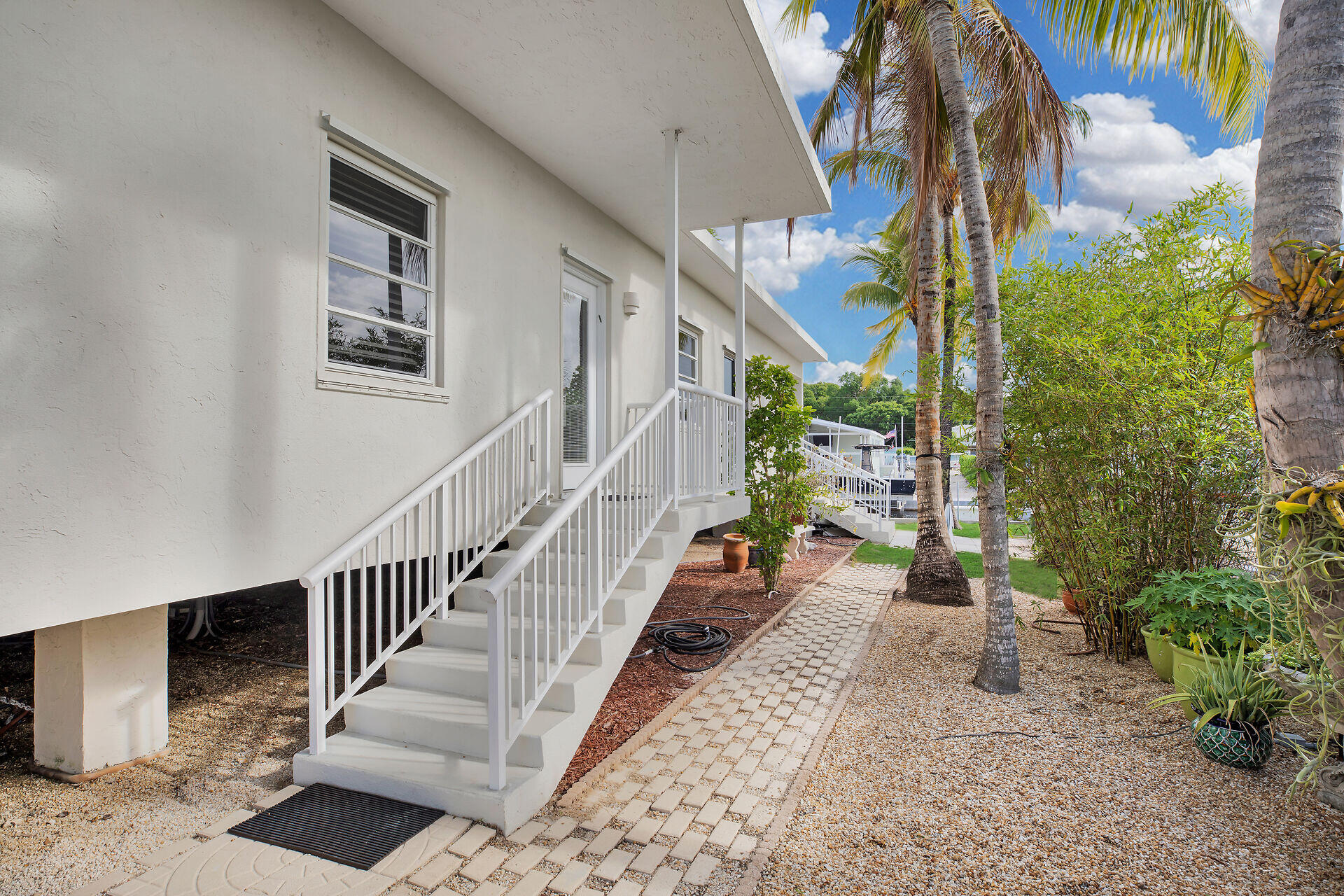 314 Loeb Avenue Key Largo, FL 33037 - Photo 4 of 28 a view of a corridor