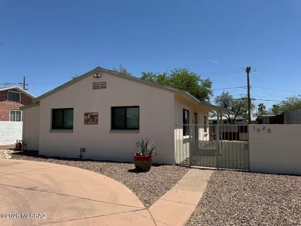 $1,695 | 1928 East Copper Street, Tucson, AZ 85719