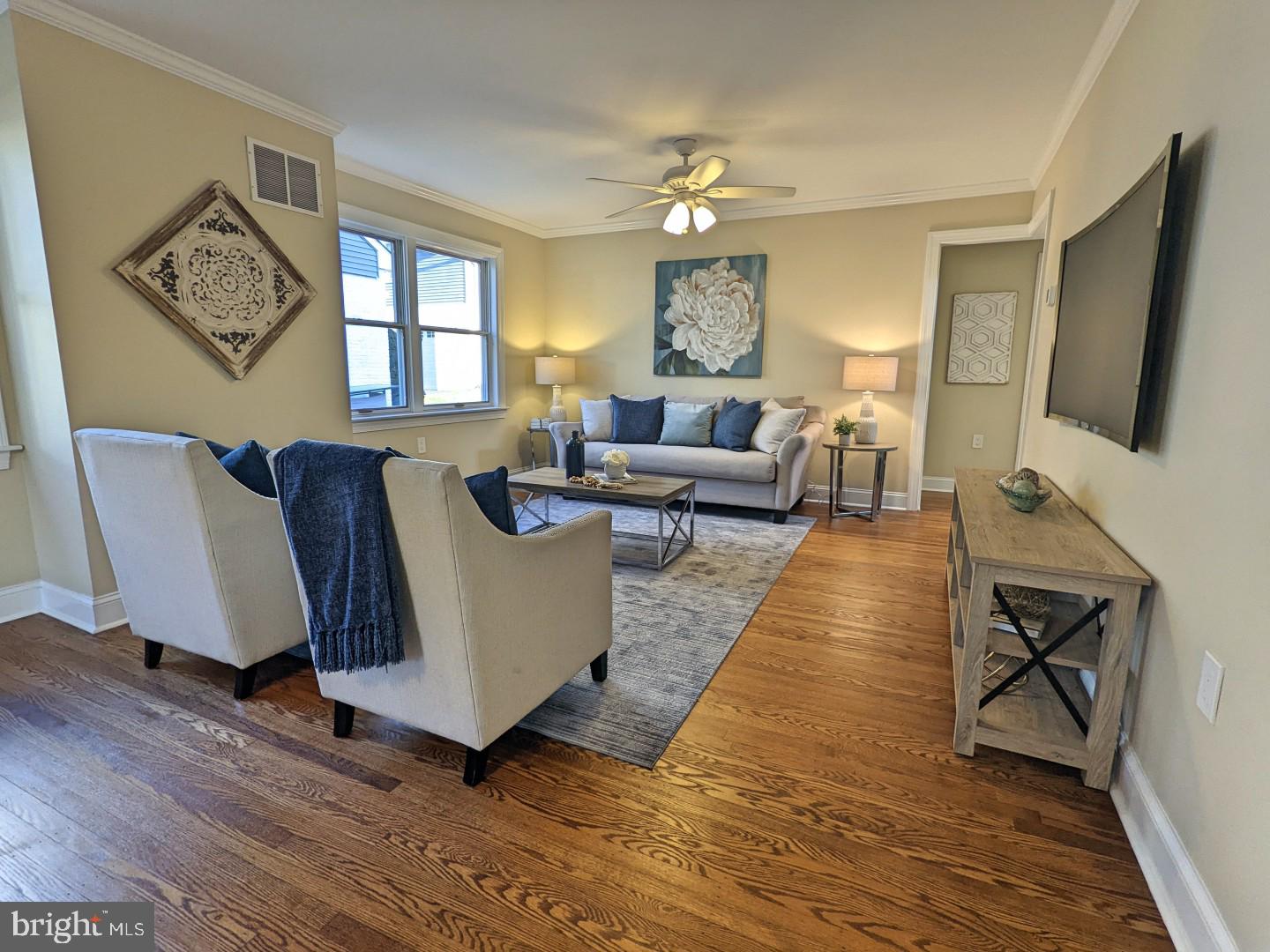 97 Powell Road Springfield, PA 19064 - Photo 6 of 28 Living room