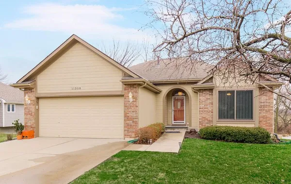 $425,000 | 11308 North Holly Street, Kansas City, MO 64155