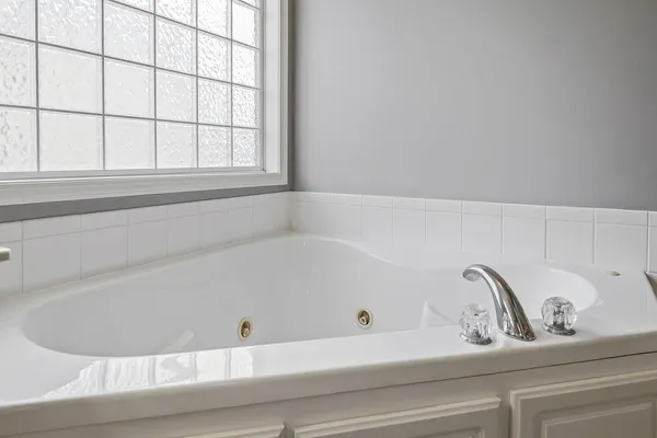 $425,000 | 11308 North Holly Street, Kansas City, MO 64155