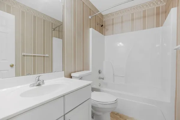 $425,000 | 11308 North Holly Street, Kansas City, MO 64155