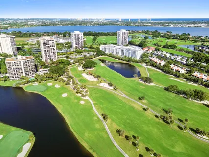 $325,000 | 2425 Presidential Way, Unit 1806, West Palm Beach, FL 33401