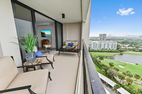 $325,000 | 2425 Presidential Way, Unit 1806, West Palm Beach, FL 33401