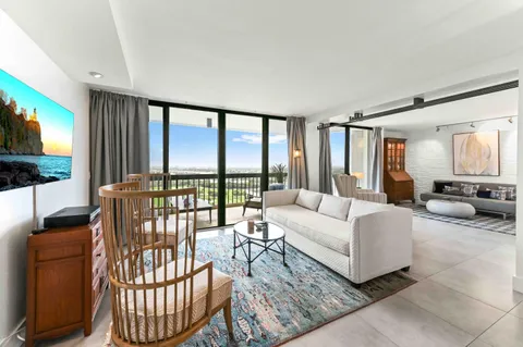 $325,000 | 2425 Presidential Way, Unit 1806, West Palm Beach, FL 33401