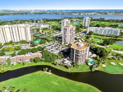 $325,000 | 2425 Presidential Way, Unit 1806, West Palm Beach, FL 33401