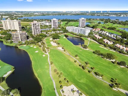 $325,000 | 2425 Presidential Way, Unit 1806, West Palm Beach, FL 33401