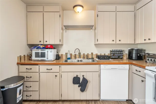a view of pool with large trees and a big yard