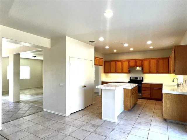 $2,590 | 14530 Phoenix Street, Victorville, CA 92394