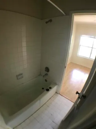 $1,500 | 2100 San Gabriel Street, Unit 302, Austin, TX 78705