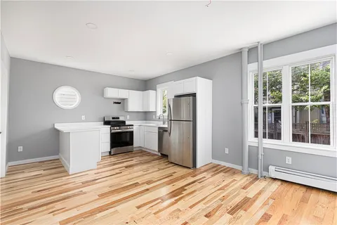 $3,500 | 427 Spring Street, Unit 1, Newport, RI 02840
