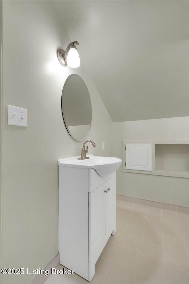 695 Smith Road Ekron, KY 40117 - Photo 36 of 60 Second Floor Full Bathroom