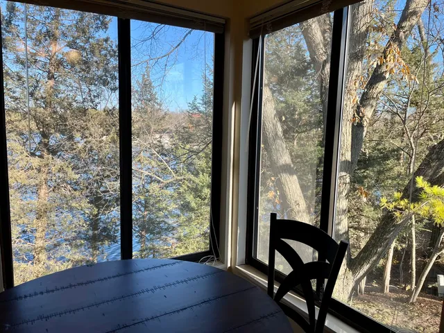 $385,000 | 33 Shoreline Road, Unit B, Lake Barrington, IL 60010