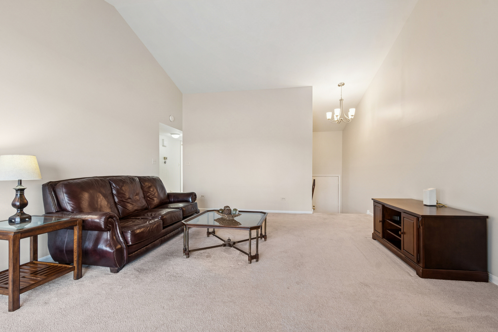 33 Shoreline Road, Unit B Lake Barrington, IL 60010 - Photo 18 of 49 a living room with furniture and a lamp
