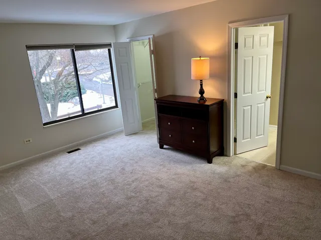 $379,000 | 33 Shoreline Road, Unit B, Lake Barrington, IL 60010