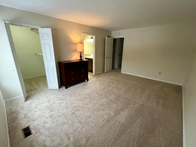 $379,000 | 33 Shoreline Road, Unit B, Lake Barrington, IL 60010