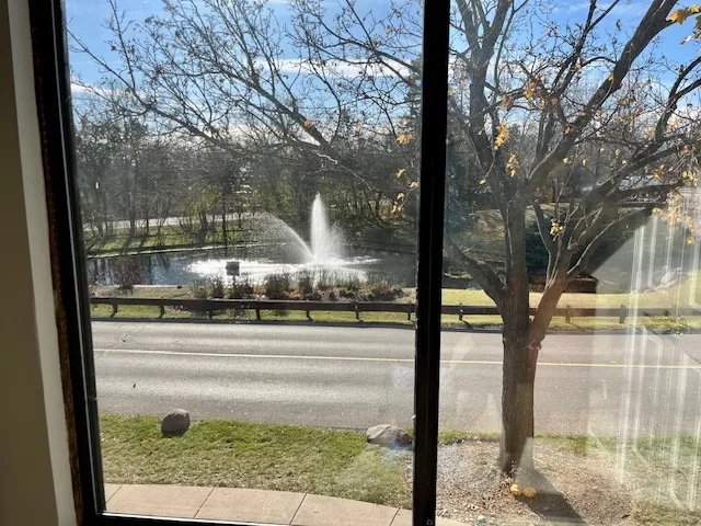 $379,000 | 33 Shoreline Road, Unit B, Lake Barrington, IL 60010