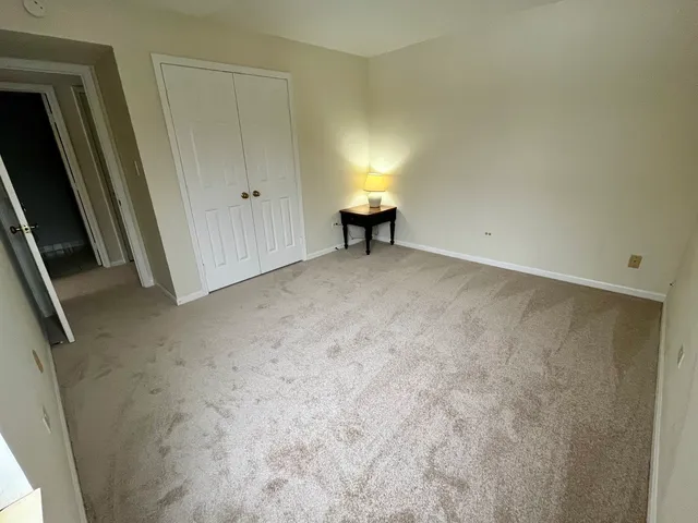 $379,000 | 33 Shoreline Road, Unit B, Lake Barrington, IL 60010