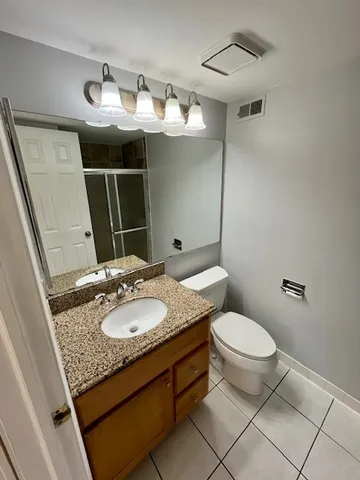 $385,000 | 33 Shoreline Road, Unit B, Lake Barrington, IL 60010