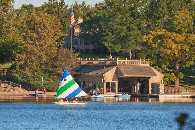 $385,000 | 33 Shoreline Road, Unit B, Lake Barrington, IL 60010