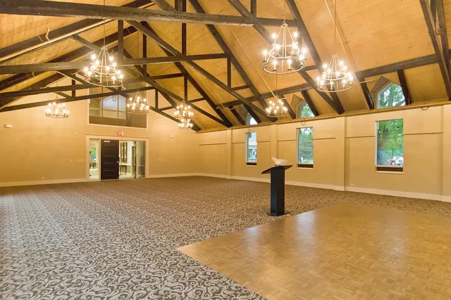 $385,000 | 33 Shoreline Road, Unit B, Lake Barrington, IL 60010