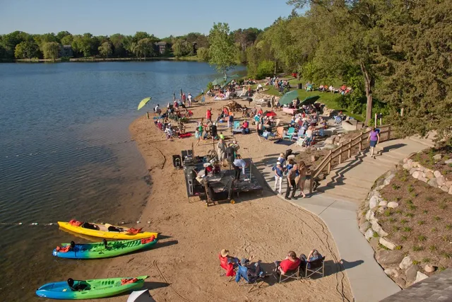 $379,000 | 33 Shoreline Road, Unit B, Lake Barrington, IL 60010