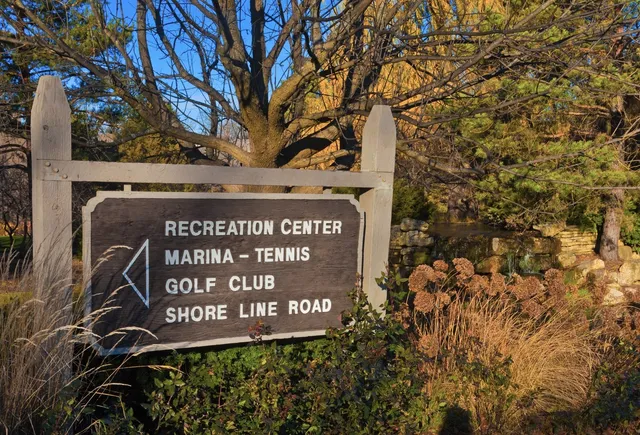 $385,000 | 33 Shoreline Road, Unit B, Lake Barrington, IL 60010