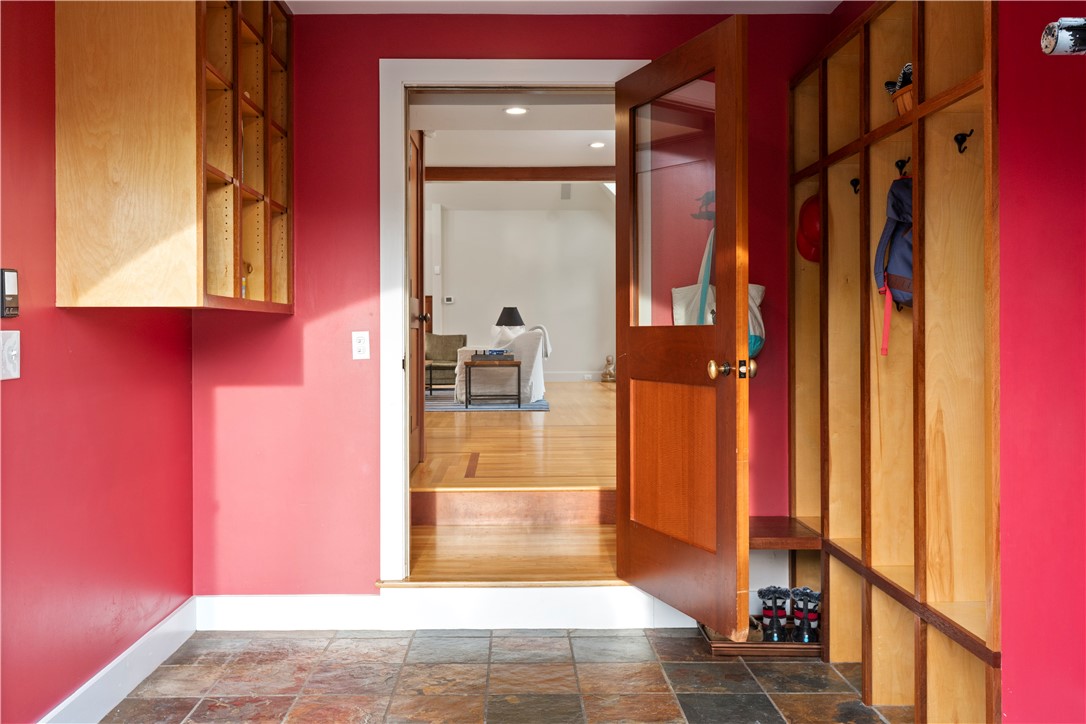 240 3rd Beach Road Middletown, RI 02842 - Photo 12 of 37