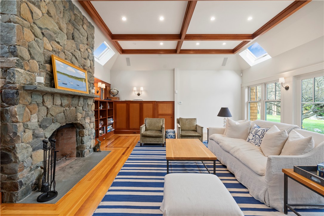 240 3rd Beach Road Middletown, RI 02842 - Photo 14 of 37