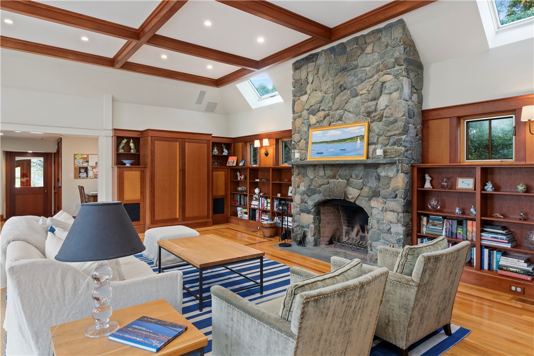 240 3rd Beach Road Middletown, RI 02842 - Photo 16 of 37