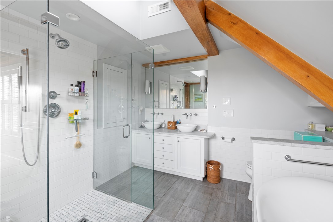 240 3rd Beach Road Middletown, RI 02842 - Photo 20 of 37