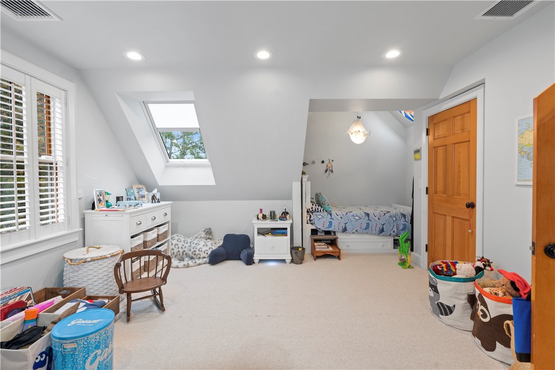 240 3rd Beach Road Middletown, RI 02842 - Photo 22 of 37