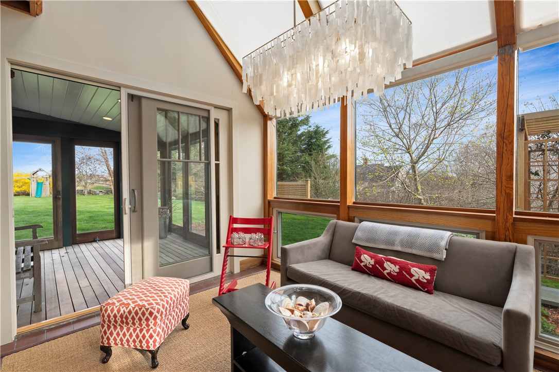 240 3rd Beach Road Middletown, RI 02842 - Photo 8 of 37