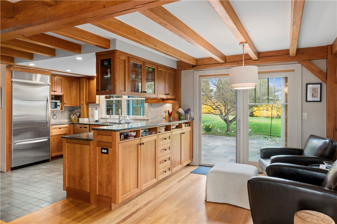 240 3rd Beach Road Middletown, RI 02842 - Photo 9 of 37