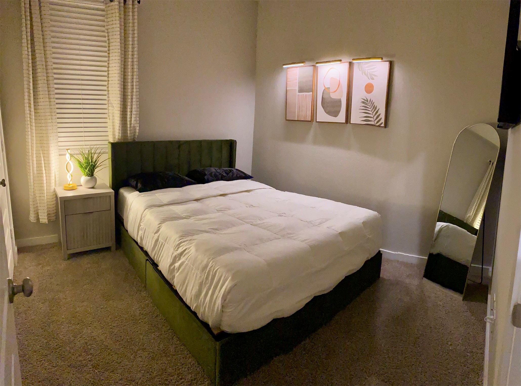 5608 Madden Lane Houston, TX 77048 - Photo 10 of 29 a bedroom with a bed and a window