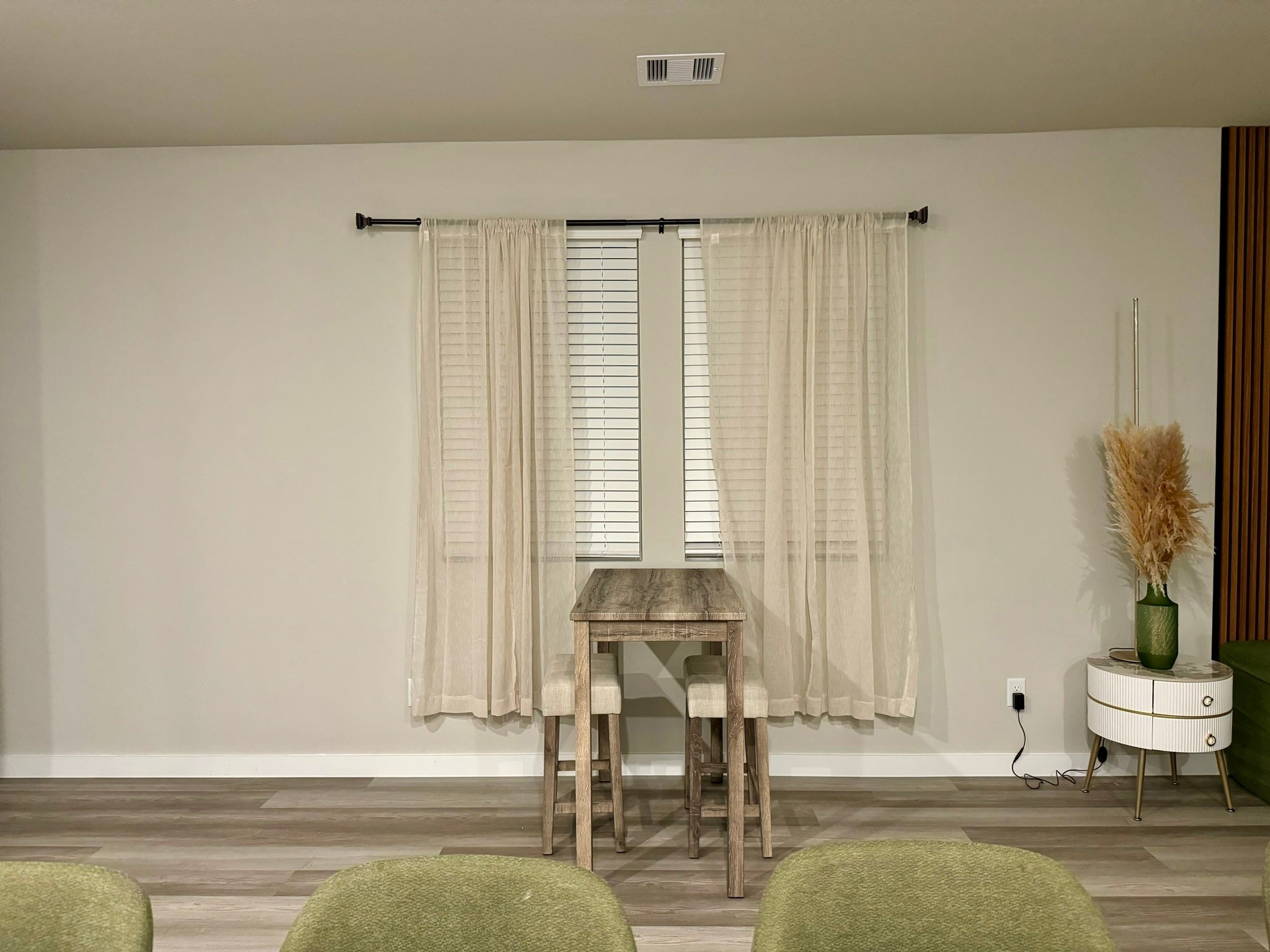 5608 Madden Lane Houston, TX 77048 - Photo 26 of 29 a living room with furniture and a potted plant