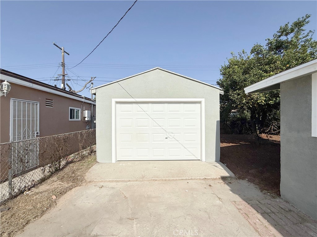 521 West Cherry Street Compton, CA 90222 - Photo 20 of 20 a view of a garage