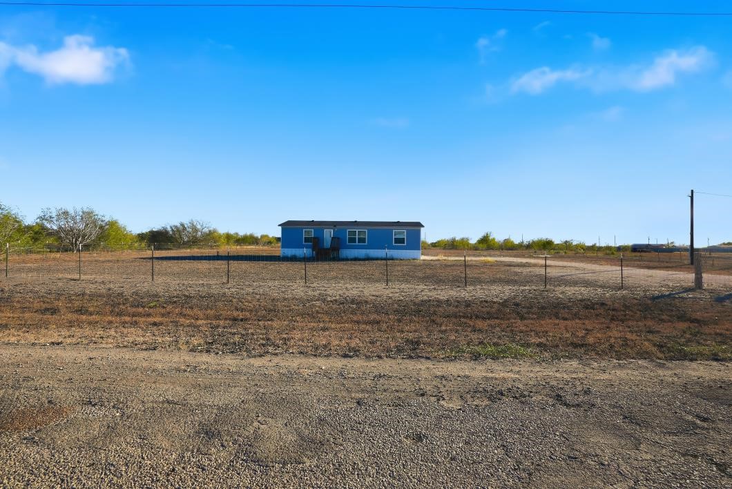553 Jennifer Loop Orange Grove, TX 78372 - Photo 5 of 30 a view of an ocean