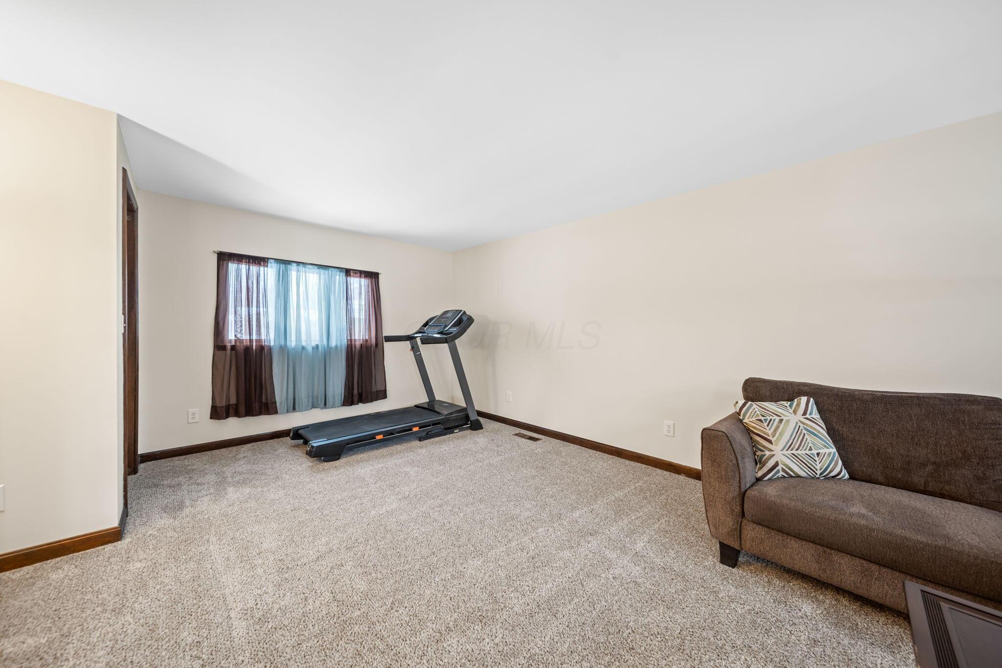 2196 Ferris Road Columbus, OH 43224 - Photo 12 of 24 27-web-or-mls-A7407023-2